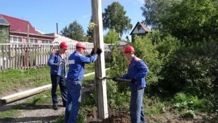 Как установить электрический столб на участке